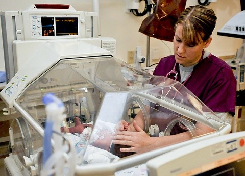 CUIDADOS DE ENFERMERÍA PEDIÁTRICA: UN VALOR SEGURO HACIA LA SALUD DEL FUTURO /**) (100 horas)